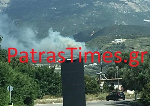 Φωτιά σε εξέλιξη στην Πάτρα – Πλησιάζει σπίτια (εικόνες, βίντεο)